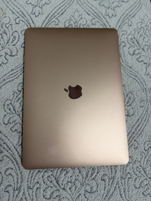 Apple Macbook Air 13 M1 8/256 Gold noutbuki sotiladi