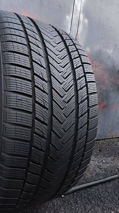 1брой зимна гума  275/35/19 Gripmax 
dot24 
7mm
Много добро състояние