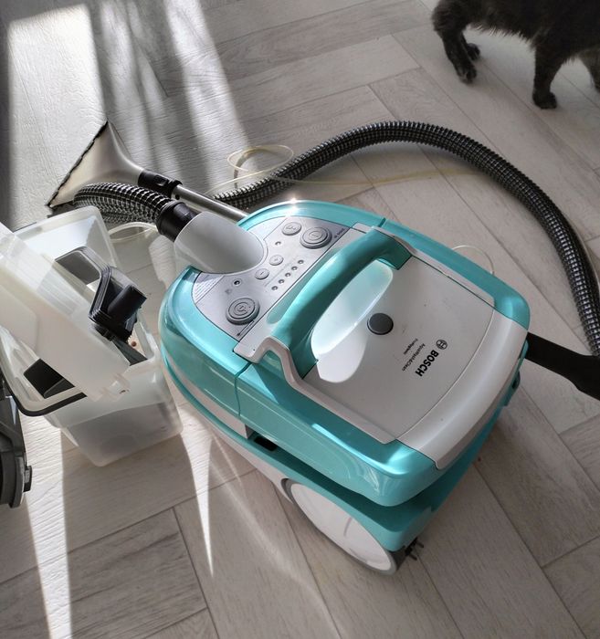 Моющий пылесос в отличном состоянии