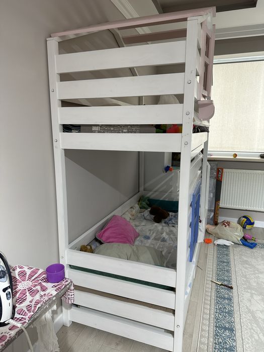 Двухъярусная кровать