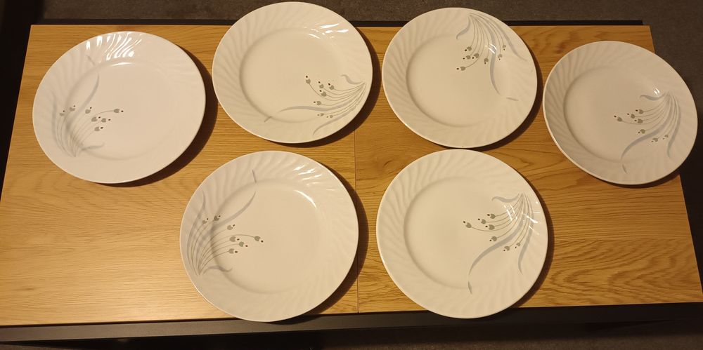 Български порцеланов сервиз от соца - супник, различни видове чинии