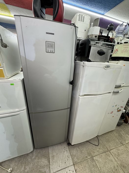 Хладилник с фризep двукрилен samsung като нов!