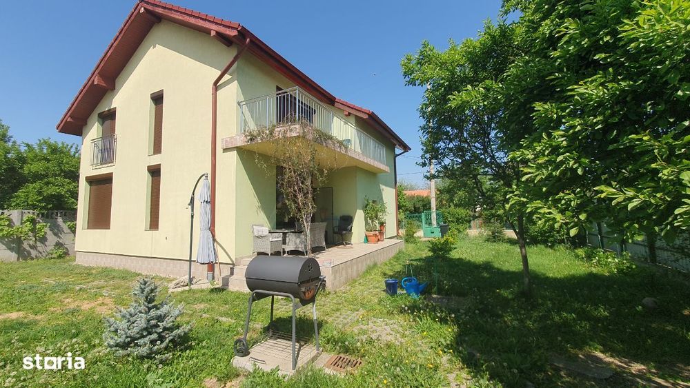 Proprietar vând casă individuală pe colț în zonă liniştită