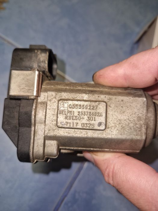 Vând cotierauniversala si clapeta accelerație  Opel astra  H