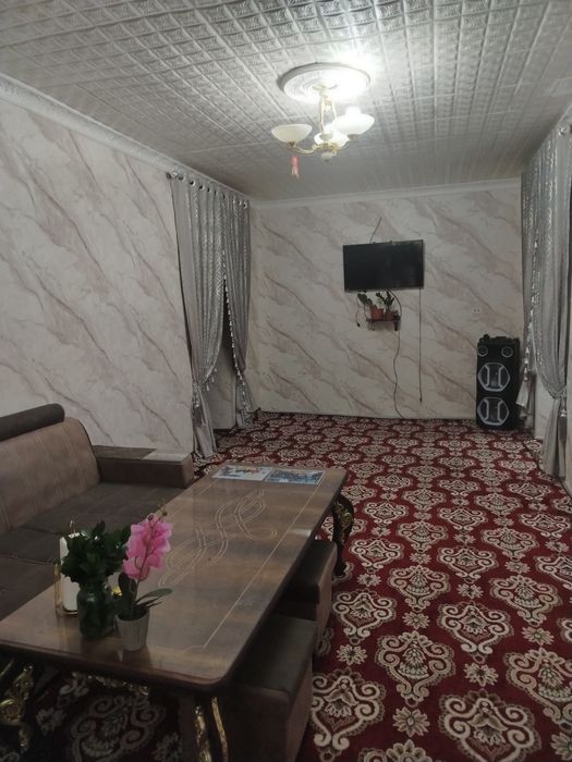 Hovli sotiladi 8 sutix