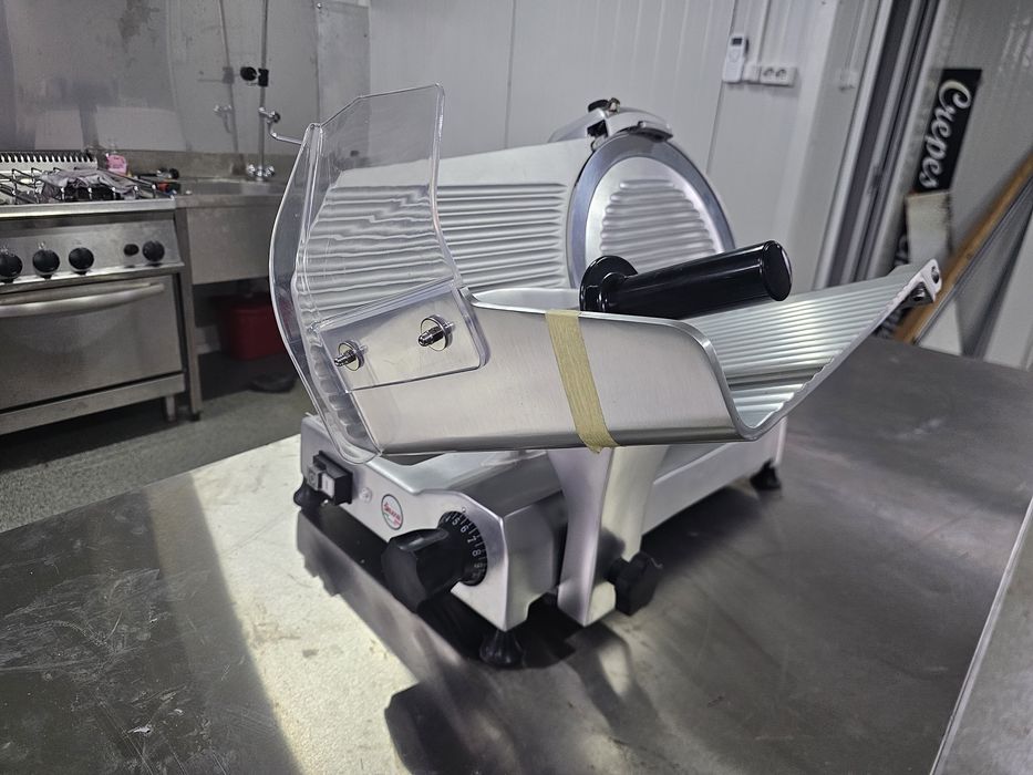 Feliator  profesional mezeluri