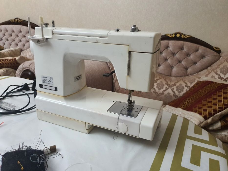 Швейная машина Janome
