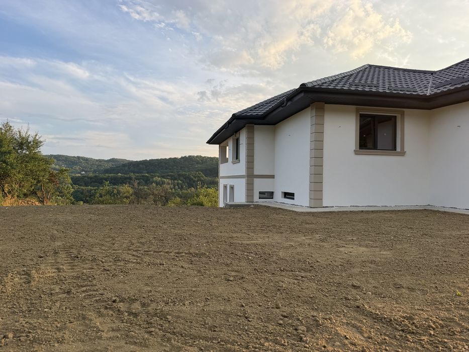 Casă nouă de vânzare în Vlădești, Vâlcea – Curte generoasă