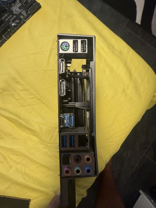 Vand 3 placi de baza intel lga 1511