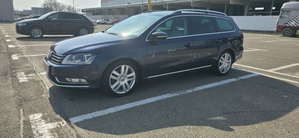 Vând Volkswagen Passat B7 Variant, nivel de echipare Highline.