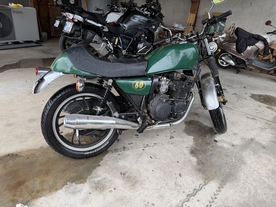 Yamaha xj550 cafe racer