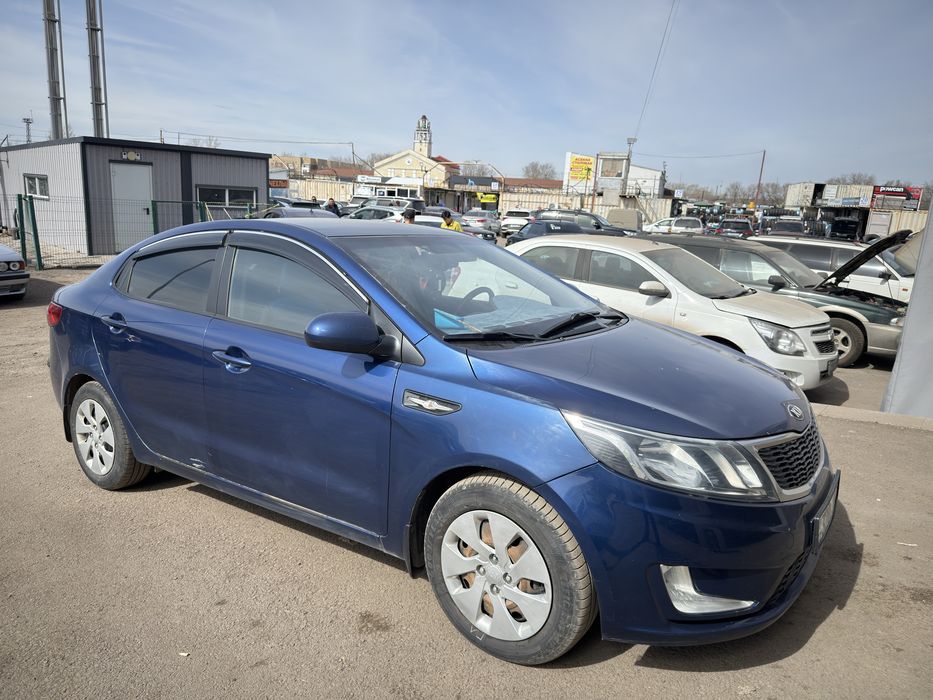 Легковая машина Kia Rio 2014