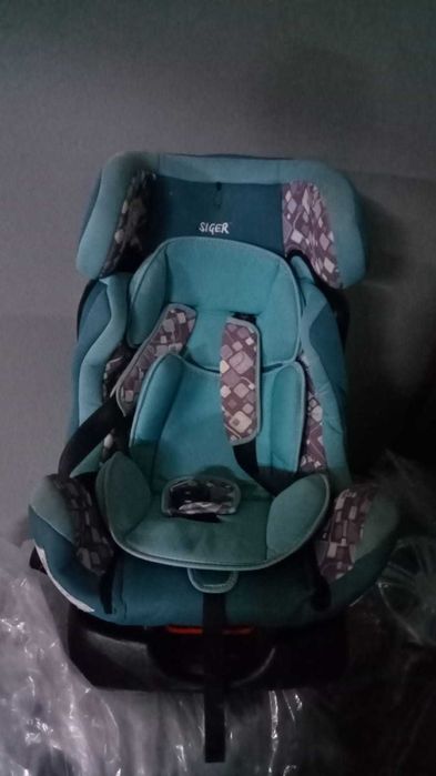 Продам автокресло детский.(2-5лет). оплата рассрочка 12мес.РЭД