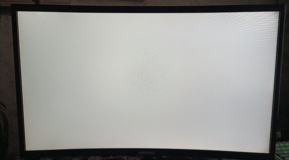 Монитор Samsung C24F396FHI черный