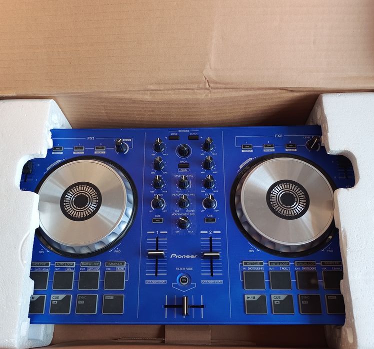 Consola DJ Pioneer noua In cutie, acte