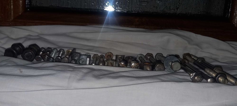 Продам болты с гайками разного диаметра