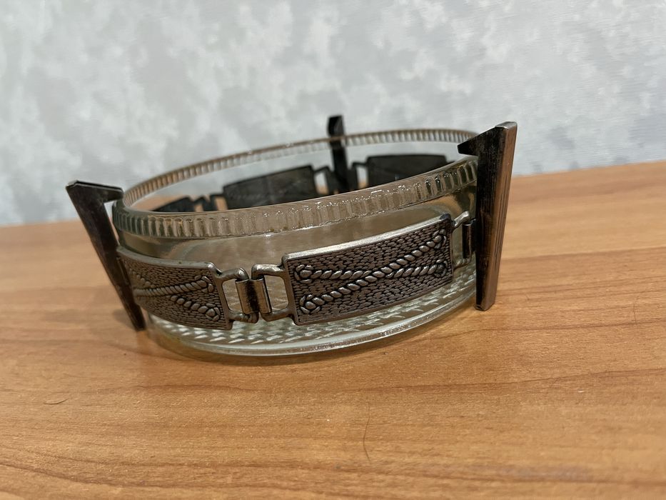 Продам стеклянную вазу