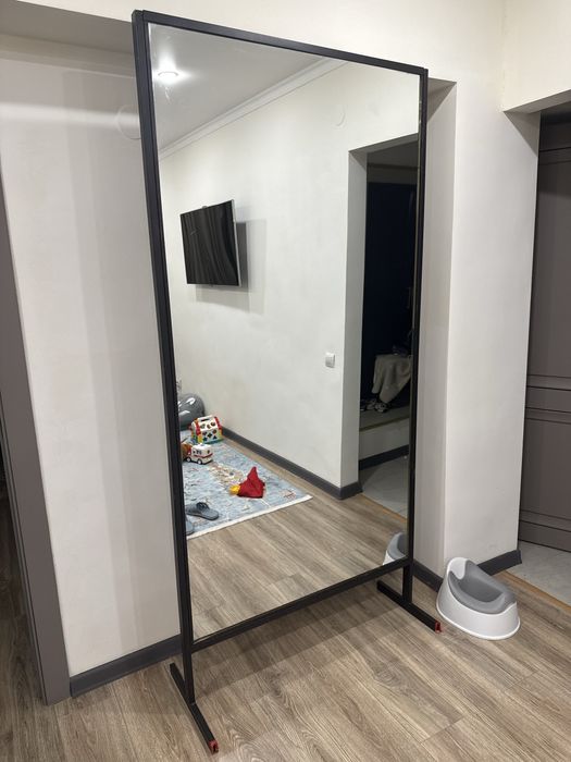 Продам напольное зеркало большое