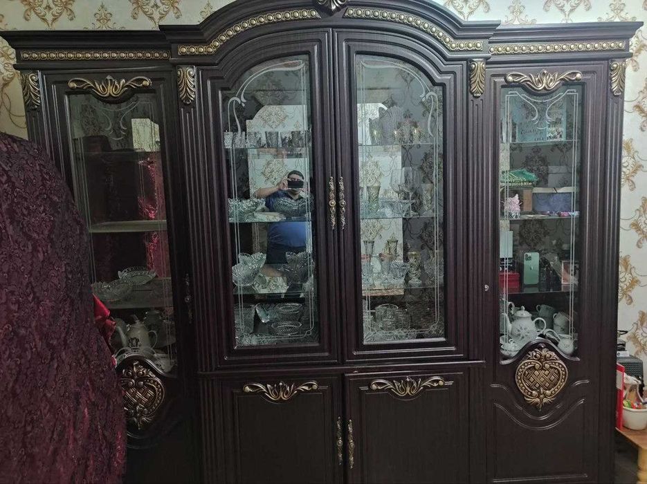 Стенка и комод в хорошим состоянии