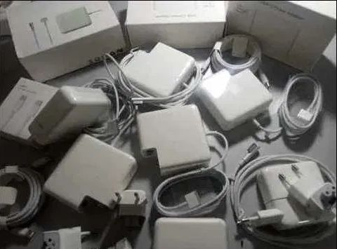 на ноутбук макбук 45w - зарядка, блок питания