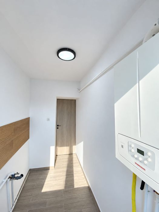 Apartament 3 camere- Câmpina,zonă centrală,renovat comple,et. 2/4