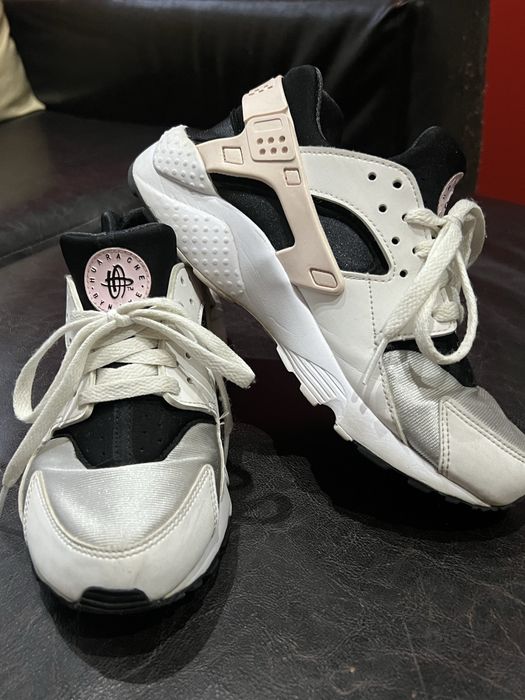 Дамски маратонки NIKE HUARACHE 38н -150 лв