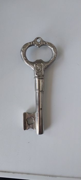 Продам штопор+открывалка.