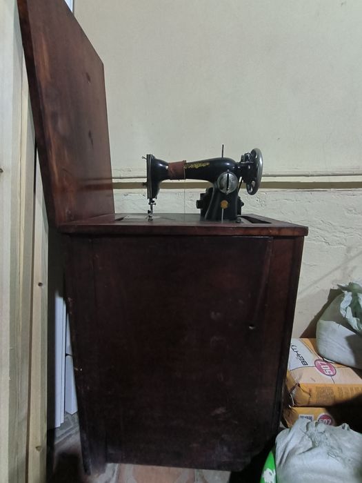 Tikuv mashinasi sotiladi