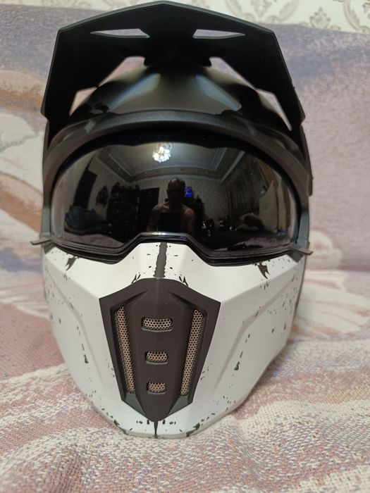 Мото шлем от бренда ILM endure