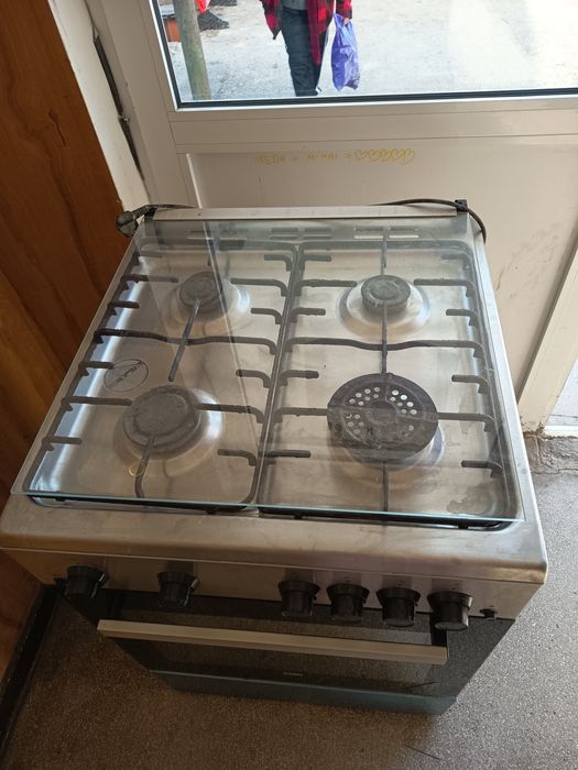 Aragaz Beko puțin folosit