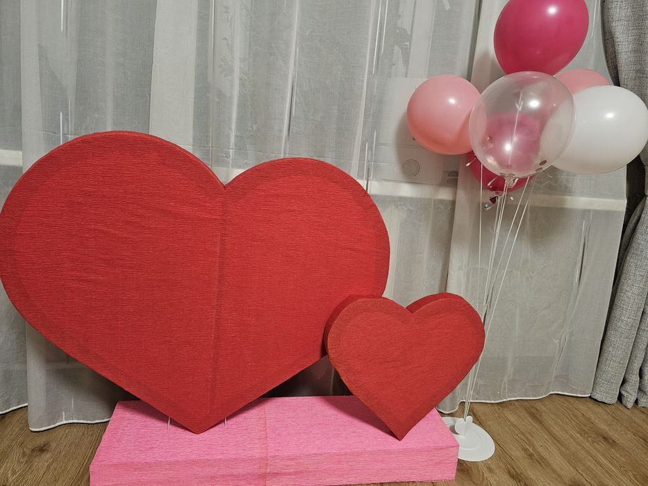 Декор в форме сердца + подставка для шаров + шары + гирлянда