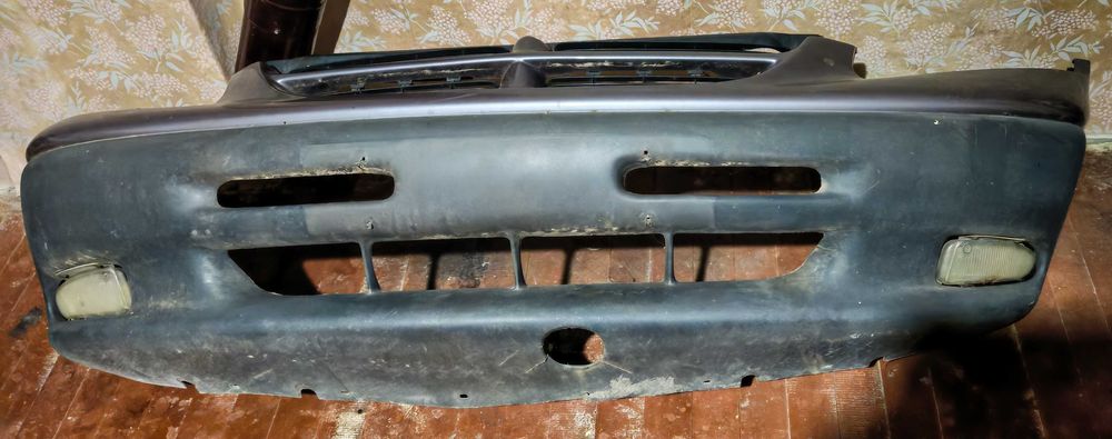 Предна броня - chrysler voyager 98 година.