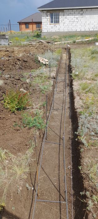 Продам землю с фундаментом.