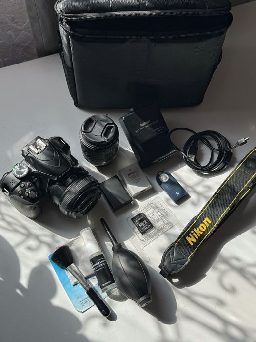Nikon d3300 продам фотоаппарат, в комплекте все необходимое имеется