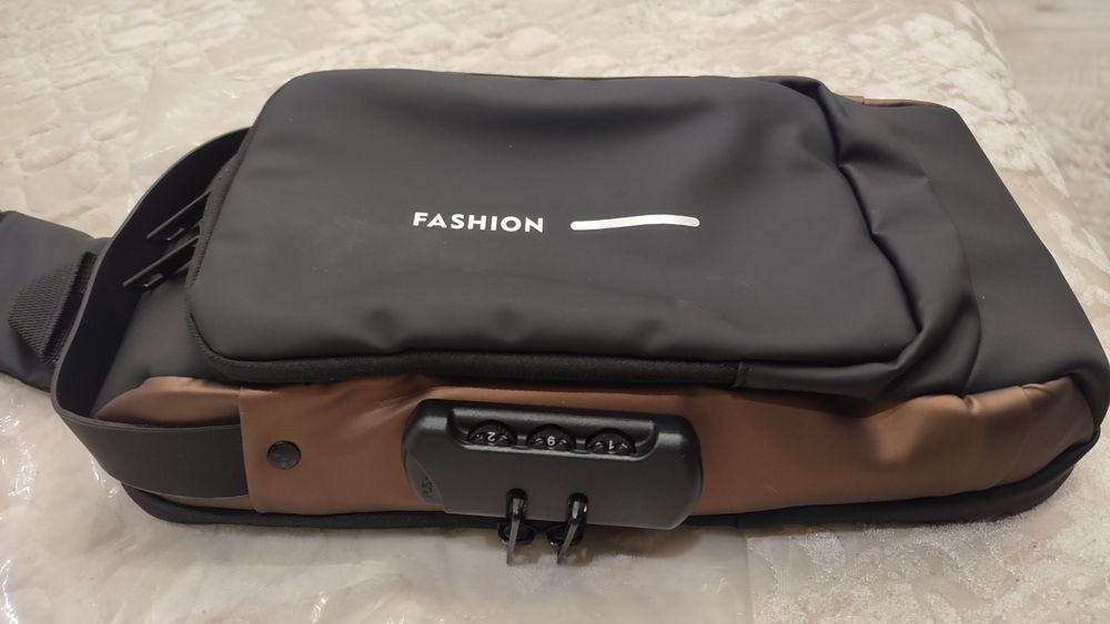 Новая мужская сумка через плечо и одекалон. Цена 6000 тг.