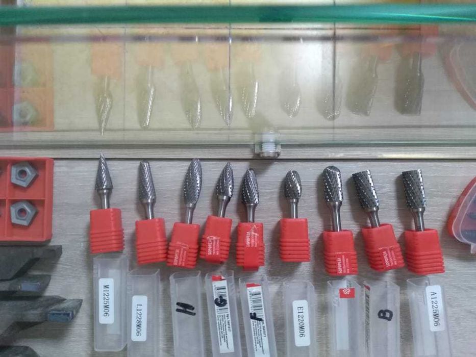 Отвертки, патрон, борфрезы