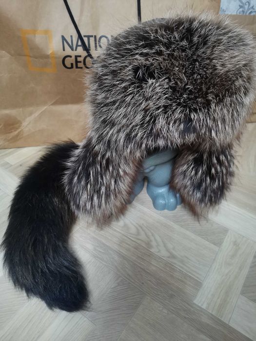 Продам шапку с хвостом б/у