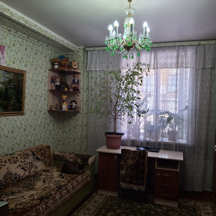 Продам двух-комнатную в р-не ДКМ