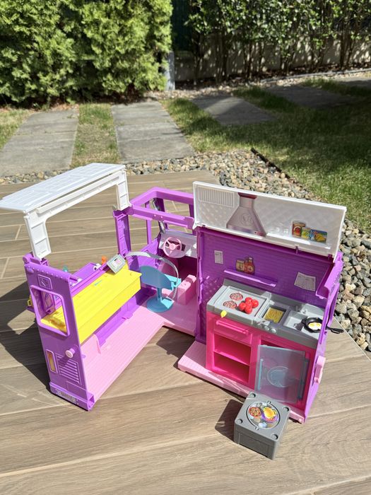 Barbie кемпер за бързо хранене