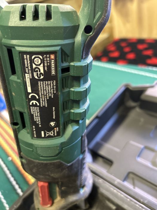 Акумулатпрен саблен трион parkside