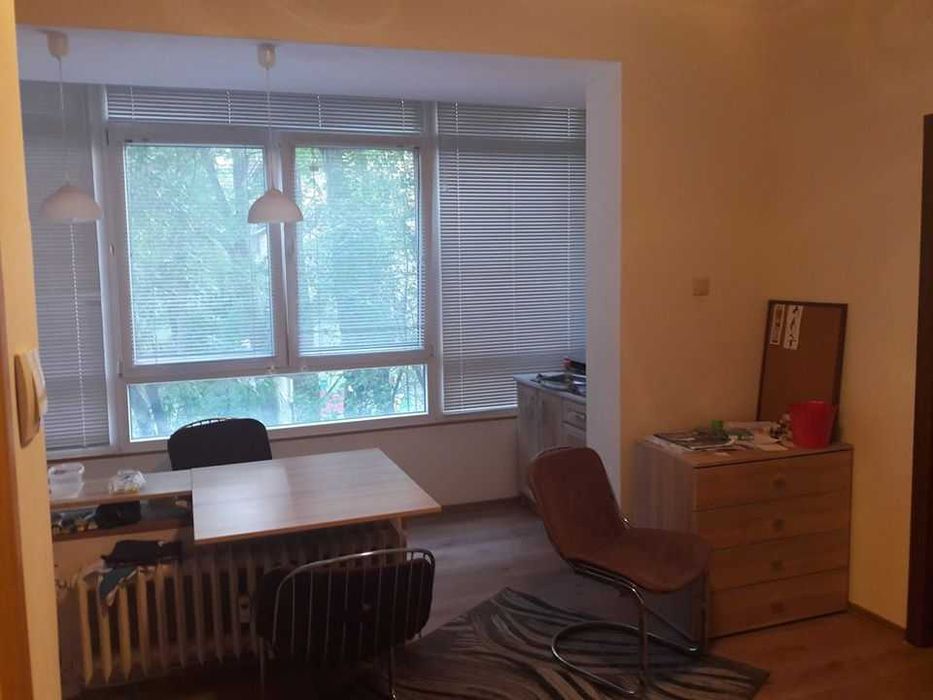 Дава се под наем Тристаен апартамент в София, Център - 70 кв.м за 700 € - Снимка #2