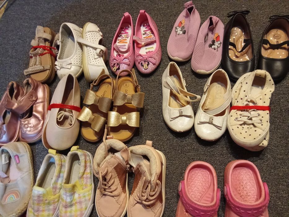 Papuci de copii în condiții bune