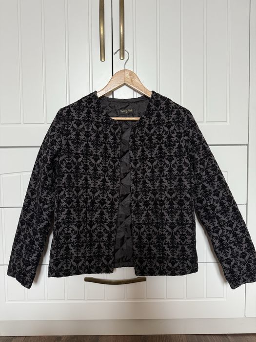 Елегантно преходно дамско яке подходящо за есен/пролет