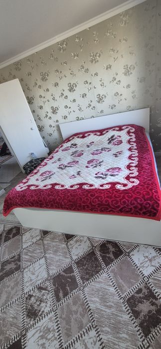 Продам двуспальную кровать  200×180