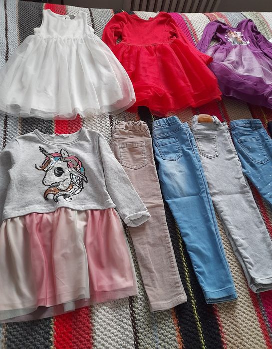 Lot rochii si blugi 104-110