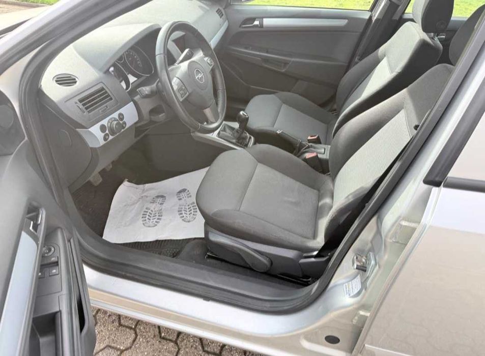 Masina de inchiriat Uz Personal/ Rent A Car/Glovo Tazz Wolt BoltFood