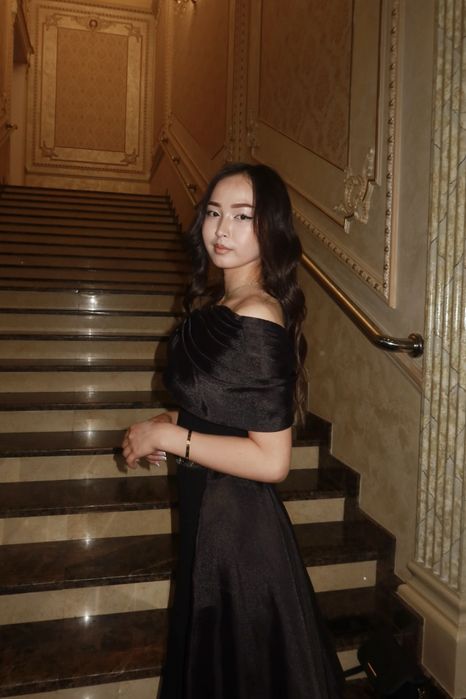 Вечернее платье,эксклюзив,шлейф снимается,одевала 1 раз(запаха нет)