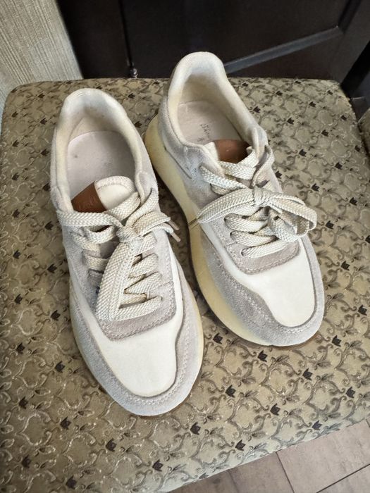 Кроссовки новые плотные на сейчас