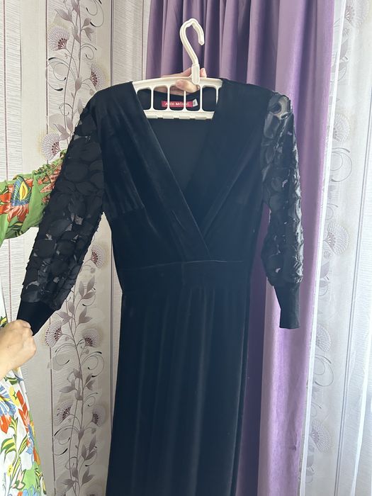 Осы 2 көйлек сатылады