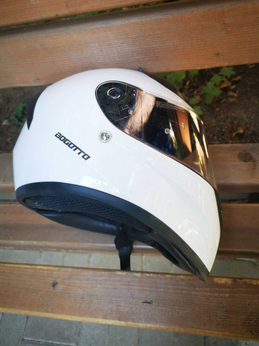 Нова мото каска Bogotto, размер L 59-60, внос от Aвстрия. Цена 107 лв.